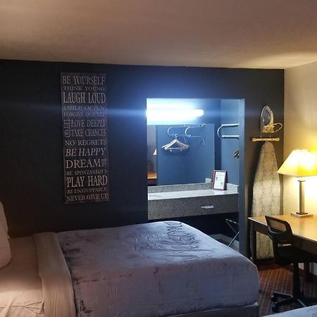 Hotel King Bed Hotel Room 120 Booking Stillwater Exterior photo